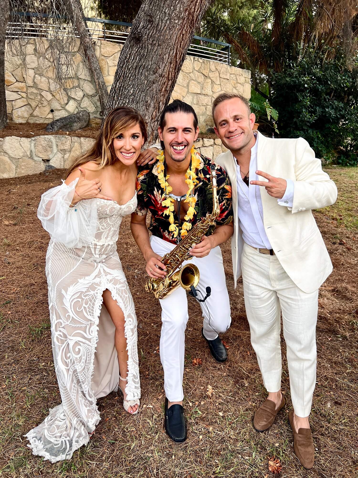 manu con los novios